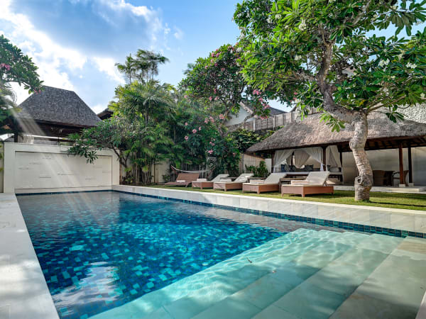 Casa Evaliza - Breezy pool area and relaxation pavilion